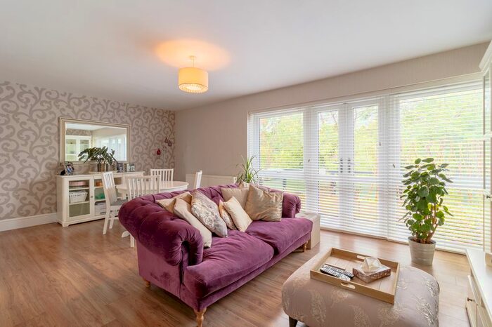 2 Bedroom Flat To Rent In West End Lane, Stoke Poges, Slough, SL2