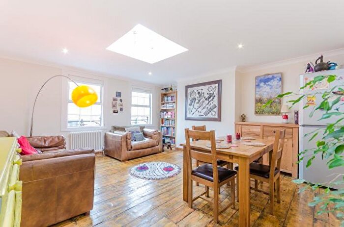 3 Bedroom Flat For Sale In Hoxton Street, London, N1