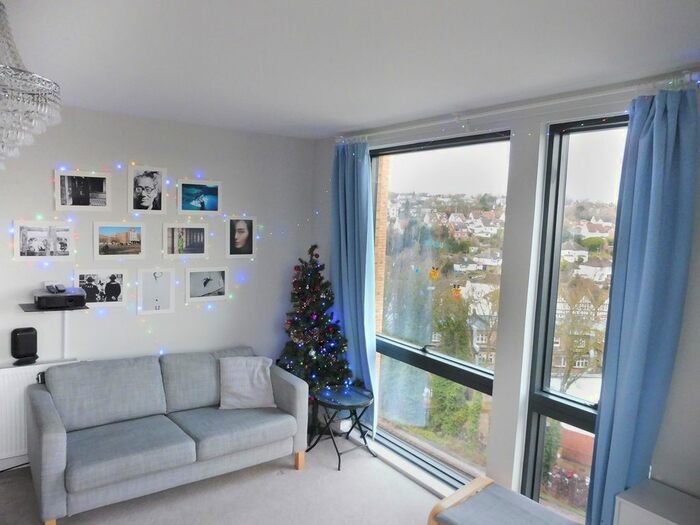 2 Bedroom Flat To Rent In Leaden Hill, Coulsdon, CR5