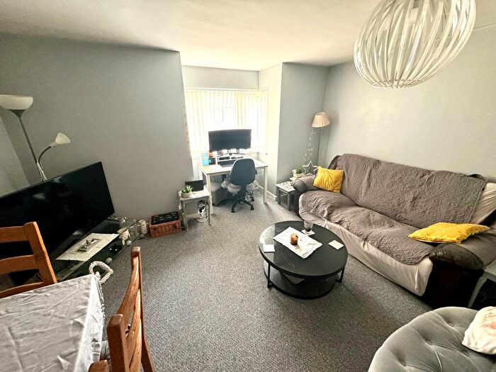 2 Bedroom Flat To Rent In Chapel Court, St Mary Street, NP11