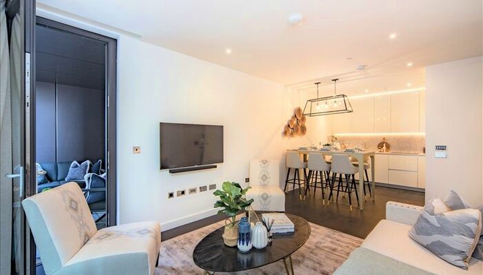2 Bedroom Flat To Rent In Charles Clowes Walk, London, SW11