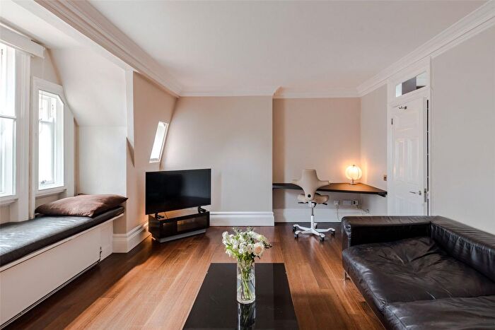 1 Bedroom Flat To Rent In Great Portland Street, London, W1W