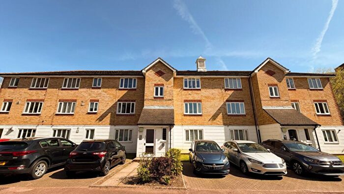1 Bedroom Flat To Rent In Chipstead Close, South Sutton, Surrey, SM2
