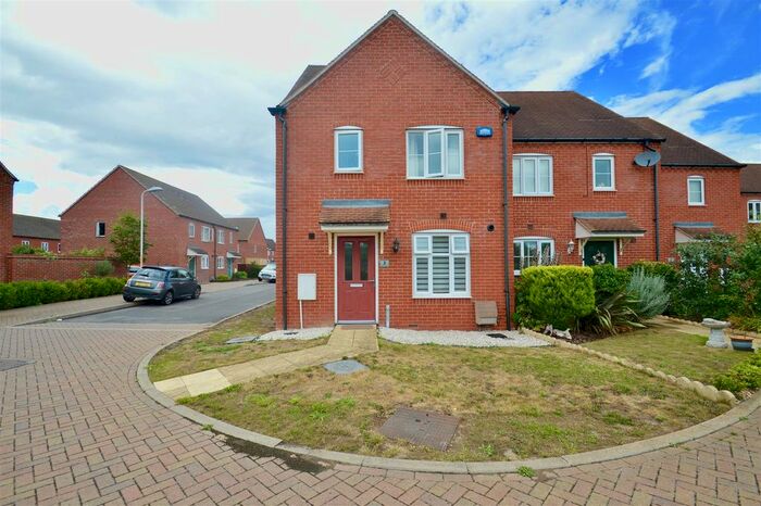 3 Bedroom End Of Terrace House To Rent In Hargraves Road, Sittingbourne, ME10