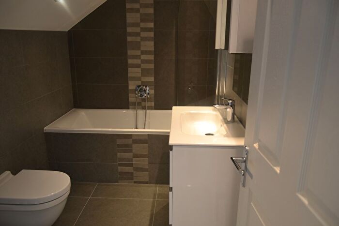 4 Bedroom Detached House To Rent In Cromwell Road, London, SW19