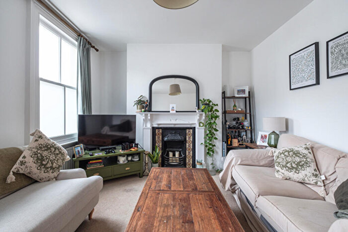 2 Bedroom Duplex For Sale In Cephas Avenue, Stepney, E1