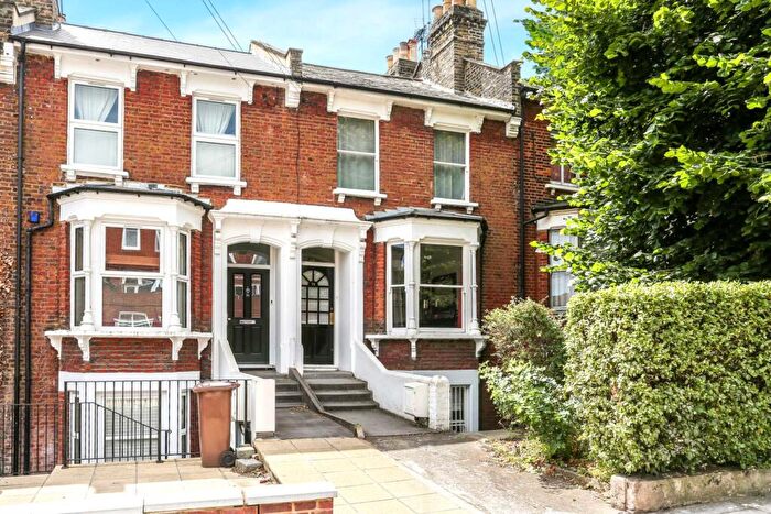 4 Bedroom House To Rent In Southwold Road, Clapton, E5