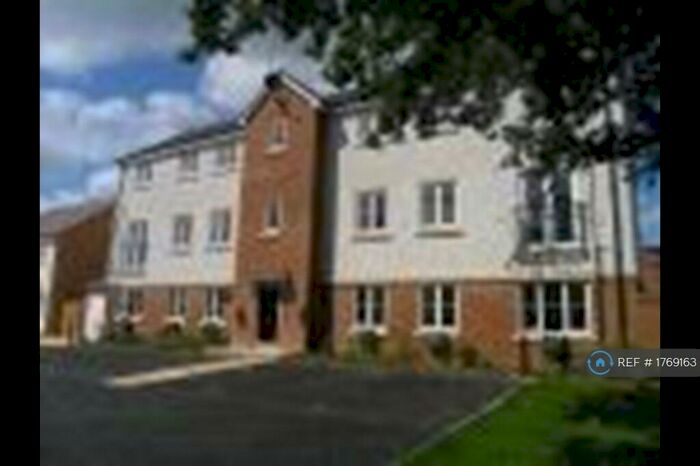 2 Bedroom Flat To Rent In Anson Avenue, Wiltshire, SN11