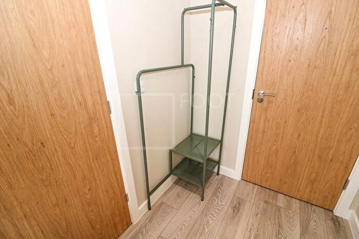 Flat To Rent In Colonnade House Includes Electric + Water Bills, BD1