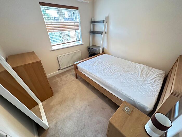 5 Bedroom Town House To Rent In Primrose Close, Luton, Bedfordshire, LU3