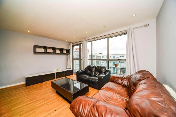 2 Bedroom Flat To Rent In Crown Place Apartments, Bermondsey, London, SE16