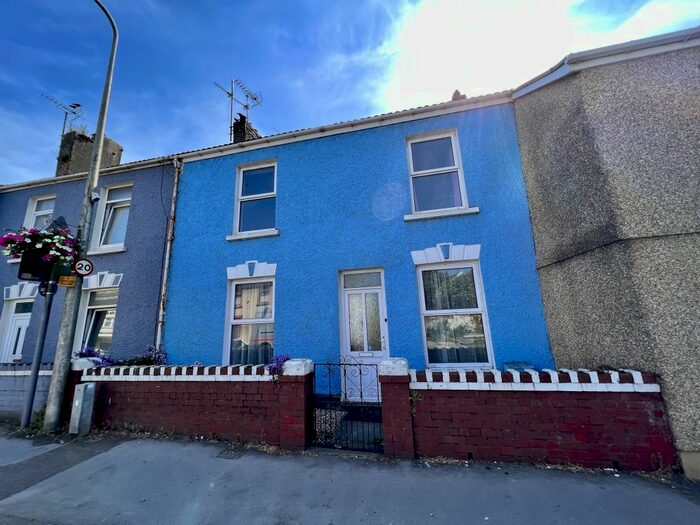 4 Bedroom Property To Rent In Causeway Street, Kidwelly, Carmarthenshire, SA17