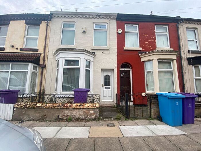 2 Bedroom House To Rent In Mansell Road, L6