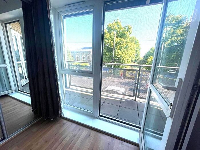 1 Bedroom Flat For Sale In High Road, Ilford, IG1