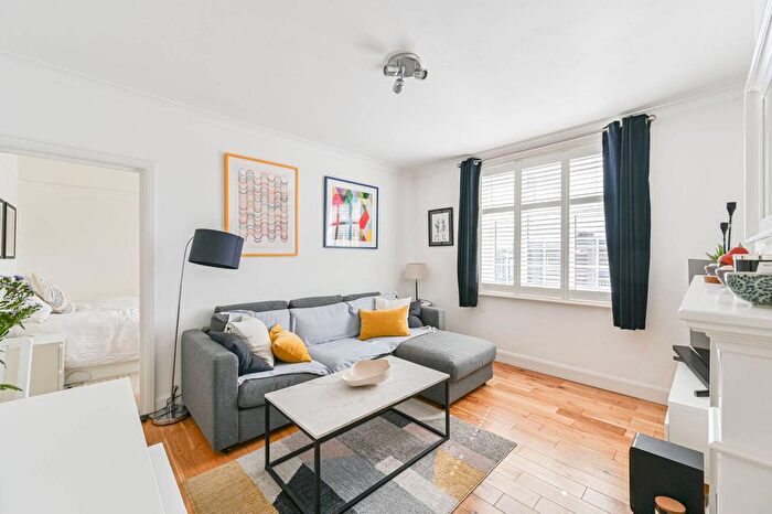 2 Bedroom Flat For Sale In Clapham Park Road, Clapham, London, SW4