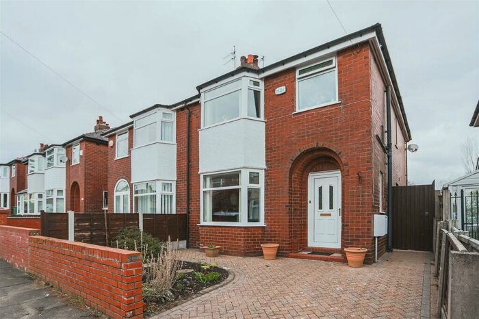 3 Bedroom Semi-Detached House To Rent In Douglas Avenue, Bury, BL8