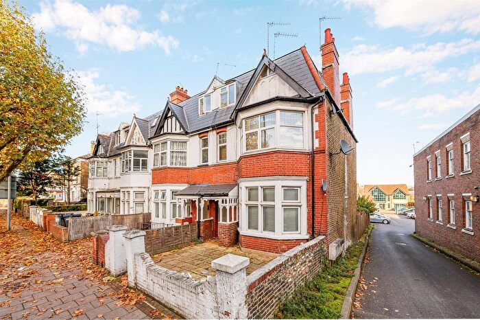 1 Bedroom Flat For Sale In Boston Manor Road, Brentford, TW8