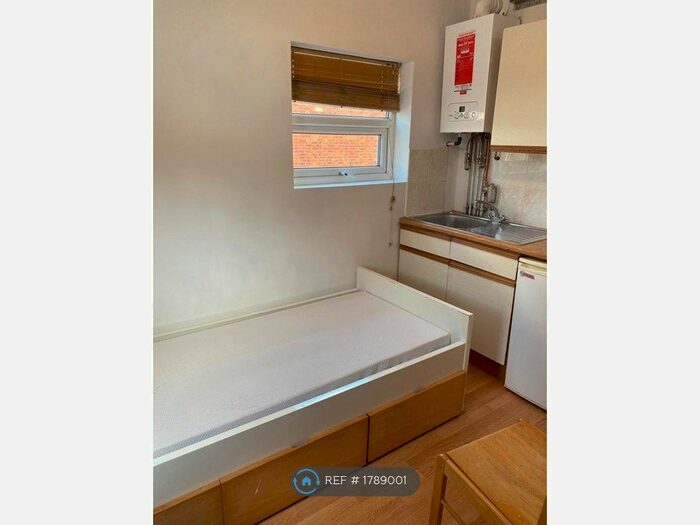 Studio To Rent In Churchill Road, London, NW2
