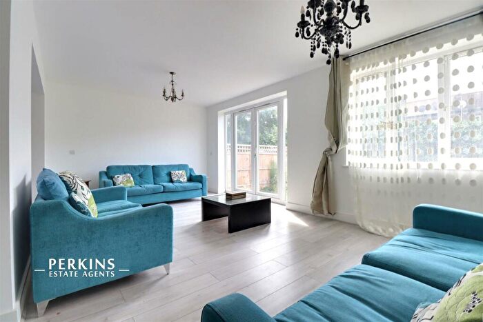 4 Bedroom Detached House To Rent In Wembley, HA9