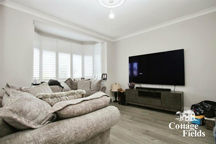 3 Bedroom House To Rent In Willow Road, Enfield, EN1