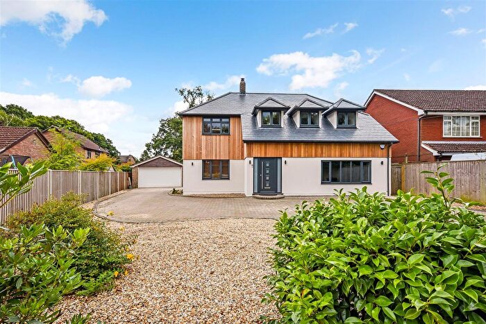 4 Bedroom Detached House For Sale In Tavells Lane, Marchwood, Hampshire, SO40