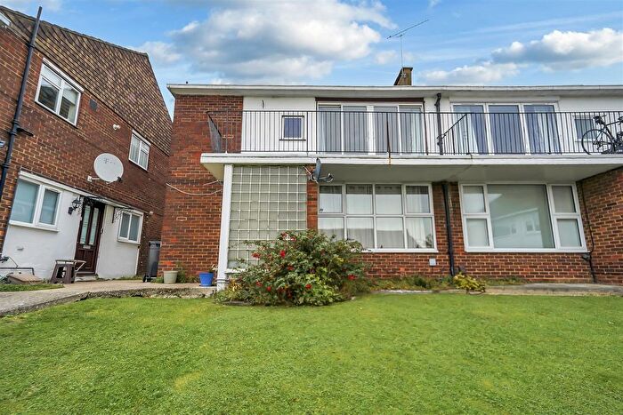 2 Bedroom Flat To Rent In Top House Rise, North Chingford, E4