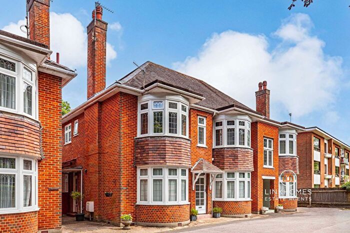 3 Bedroom Flat For Sale In Surrey Road, Bournemouth, BH4