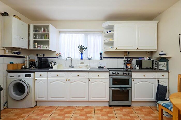 2 Bedroom Detached House For Sale In Royal Lane, Hillingdon, UB8