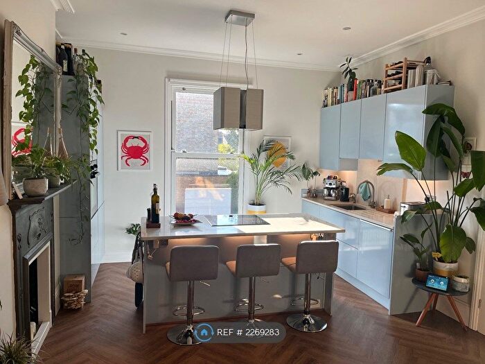 2 Bedroom Flat To Rent In Broomwood Road, London, SW11