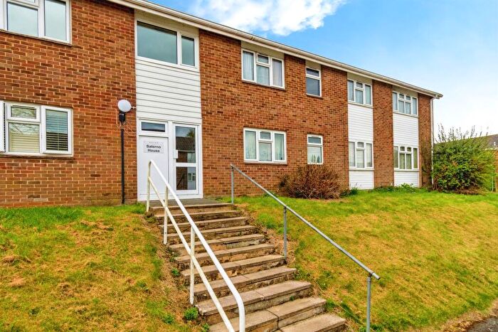 3 Bedroom Apartment For Sale In Chambers Avenue, Romsey, SO51