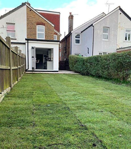 5 Bedroom Semi-Detached House For Sale In Donnington Road, Dunton Green, Sevenoaks, Kent, TN13