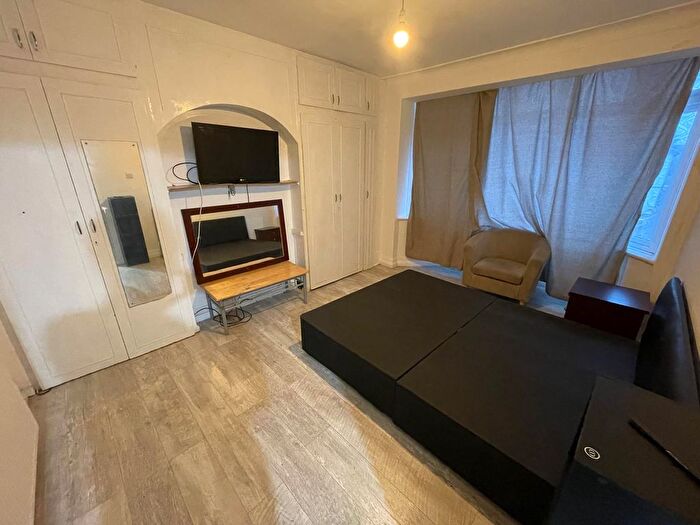 1 Bedroom Flat To Rent In Cranbrook Road, Ilford, IG2