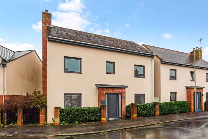 4 Bedroom Detached House For Sale In Harrow Way, Waterlooville, PO7