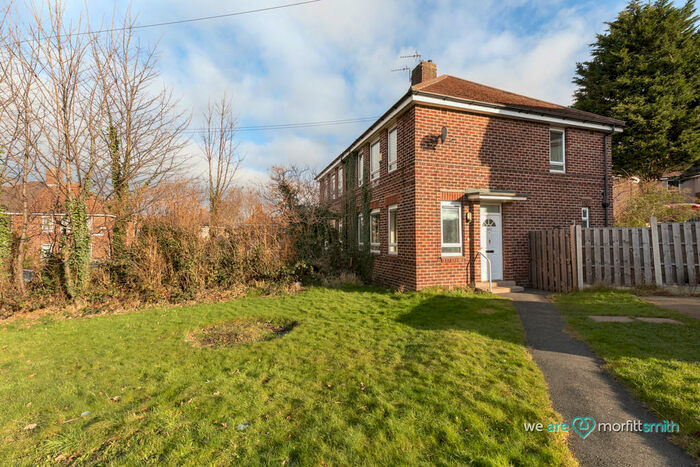 3 Bedroom Semi-Detached House To Rent In Barnsley Road, - Driveway, S5