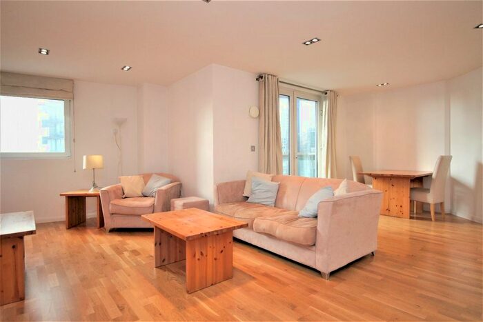 2 Bedroom Flat To Rent In City Tower, Limeharbour, Canary Wharf, E14