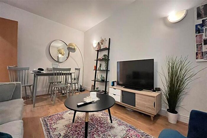 1 Bedroom Apartment To Rent In Londinium Tower, Mansell Street, Aldgate, London, E1