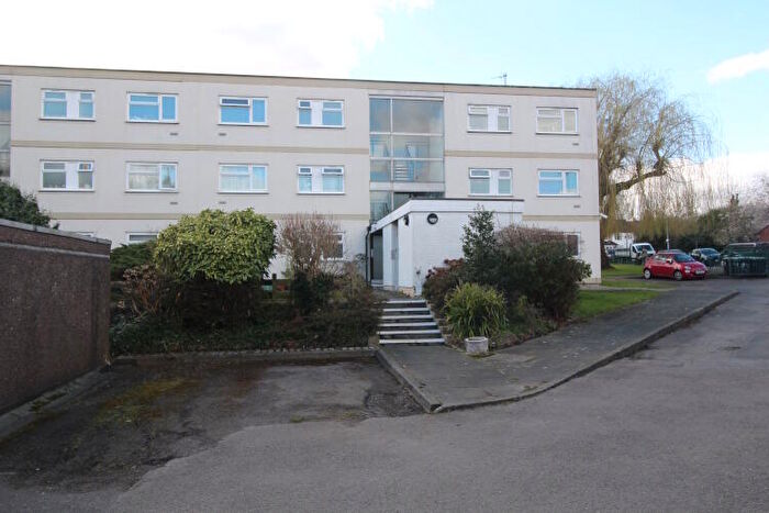 1 Bedroom Flat To Rent In Hornbeam Road, Buckhurst Hill, Essex, IG9