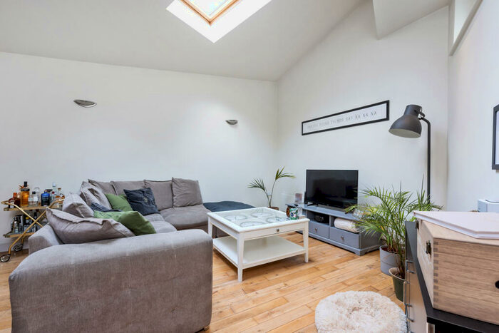 1 Bedroom Apartment For Sale In Liverpool Road, London, N1