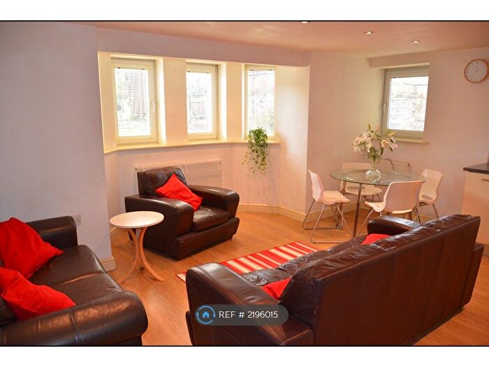 2 Bedroom Flat To Rent In Demesne Road, Manchester, M16