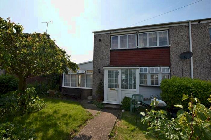 3 Bedroom End Of Terrace House To Rent In First Avenue, Canvey Island, SS8