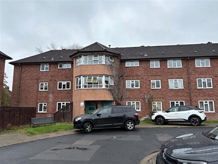 2 Bedroom Flat For Sale In Lock Close, Redditch, B97
