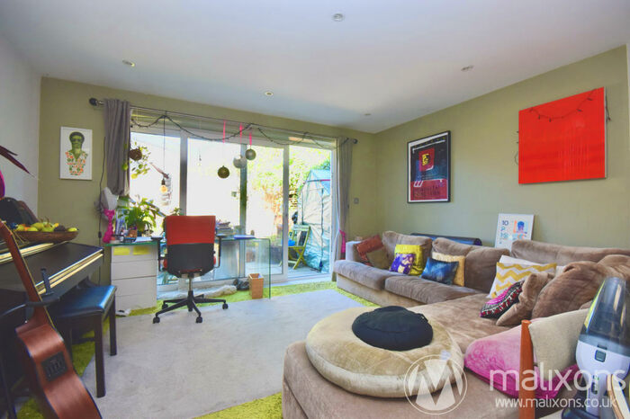 2 Bedroom Flat To Rent In Shakespeare Road, London, SE24