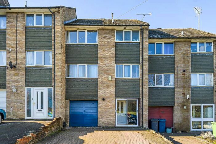 3 Bedroom Town House To Rent In High Wycombe, Buckinghamshire, HP13