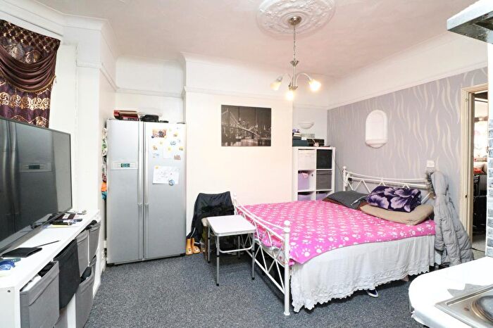 1 Bedroom Flat To Rent In The Polygon, Southampton, SO15