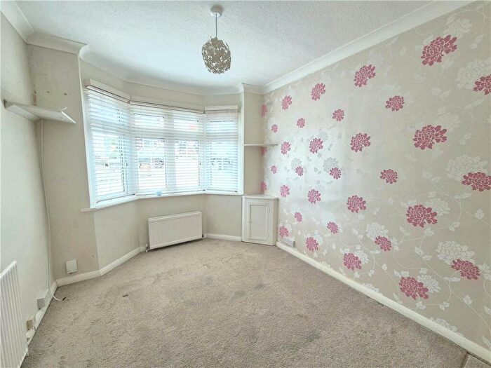3 Bedroom Bungalow For Sale In Edmunds Avenue, St Pauls Cray, Kent, BR5