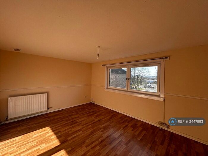 3 Bedroom Flat To Rent In Gairdoch Street, Falkirk, FK2