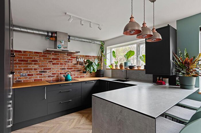 1 Bedroom Flat For Sale In Auckland Road, Roland Court, SE19