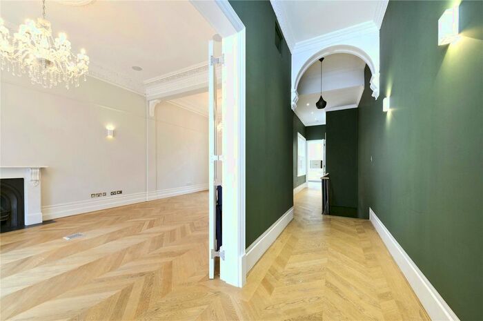 3 Bedroom Flat To Rent In Queens Gardens, London, W2