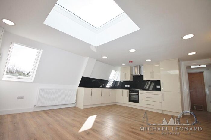 2 Bedroom Flat To Rent In Park Road, Hendon, NW4