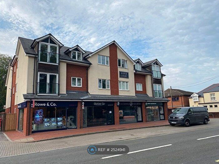 2 Bedroom Flat To Rent In Rufus Court, Chandler's Ford, Eastleigh, SO53